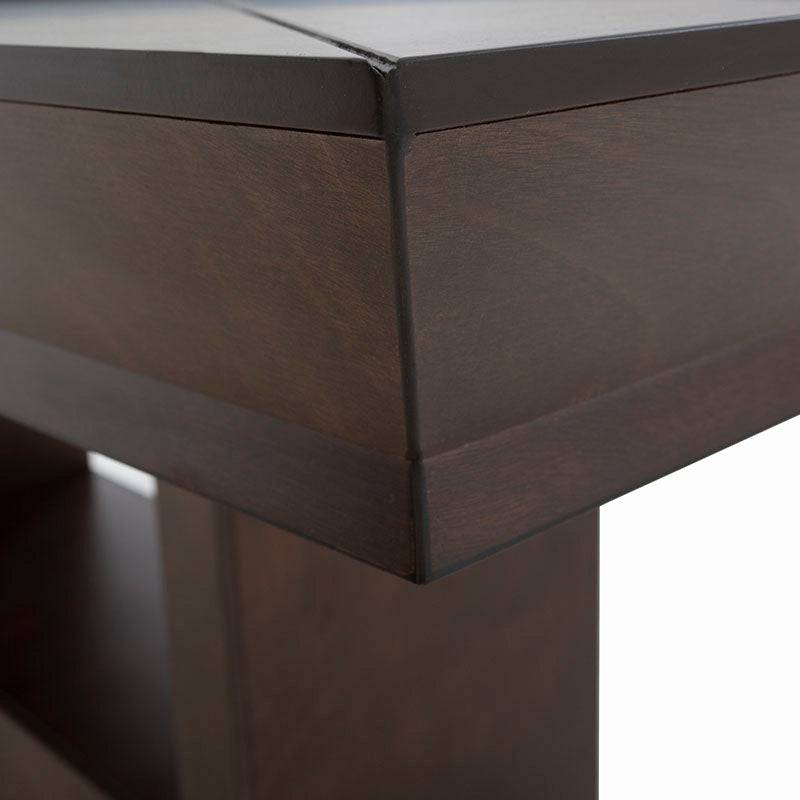 Juego de comedor Siena de 9 piezas con mesa de madera en tono tabaco y chapa de okumé, visible en un ambiente moderno.