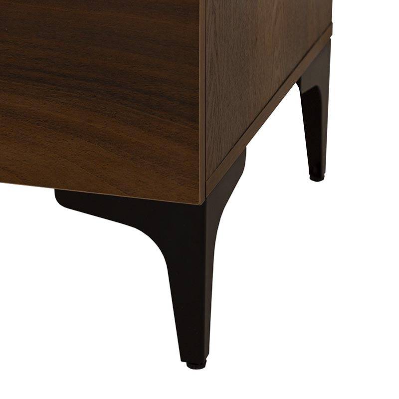 Cómoda Mariota de color café con puertas y cajones, diseñada por deurope.com.mx, mueble elegante y funcional para el hogar