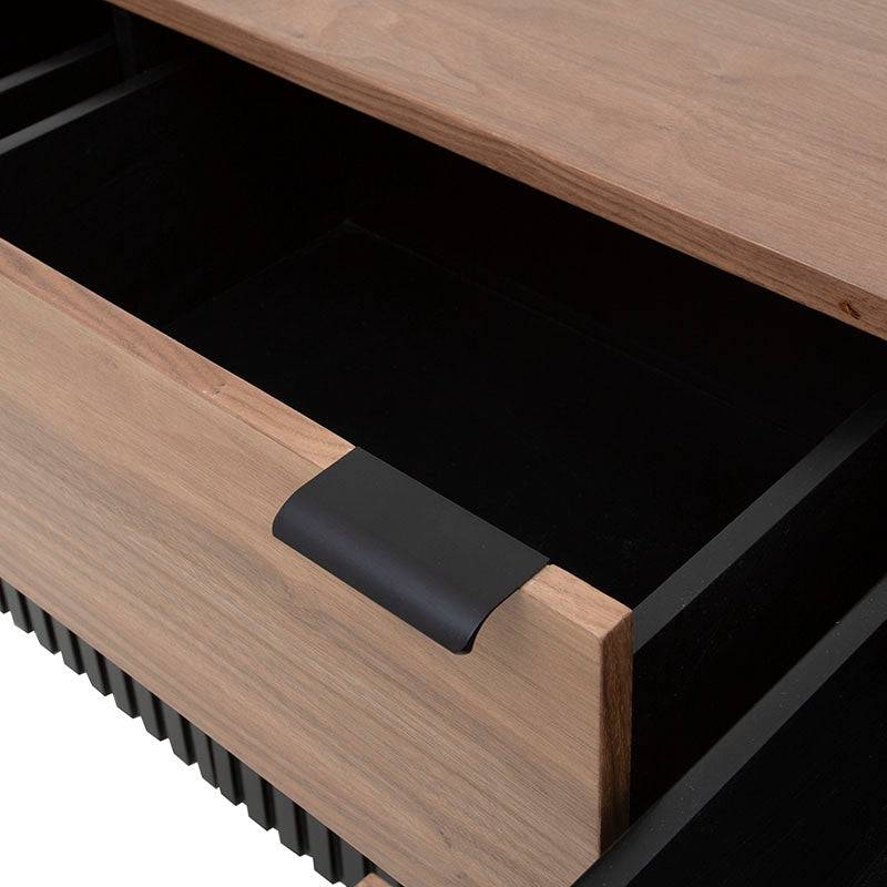 Cómoda Jess de madera de pino y nogal en acabado negro, con 140 cm de ancho, 80 cm de alto y 40 cm de fondo.