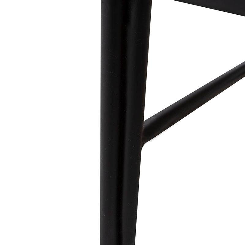 Cómoda Jess de madera de pino y chapa de nogal en acabado negro, con 140 cm de ancho, 80 cm de alto y 40 cm de fondo.