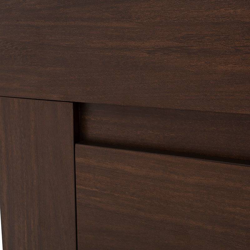 Comoda Boston de 5 piezas en madera nogal oscura, estilo industrial, con frentes y dimensiones de 160x90x46 cm.