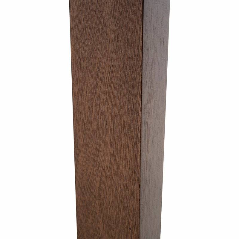 Consola Kaori deurope.com.mx de madera con acabado en nogal y cubierta de mármol veneciano, mide 150 cm de ancho, 79 cm de alto y 40 cm de fondo.