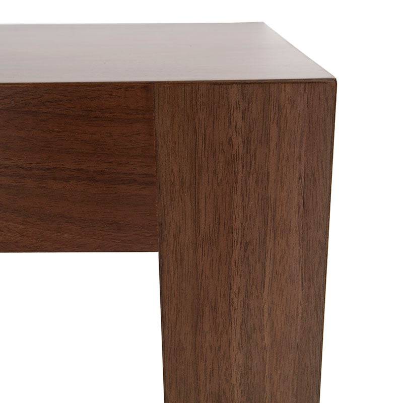 Consola de madera Nogal Berne Made deoupe.com.mx, frente en chapa de nogal, 140 cm de ancho, 80 cm de alto y 40 cm de fondo.