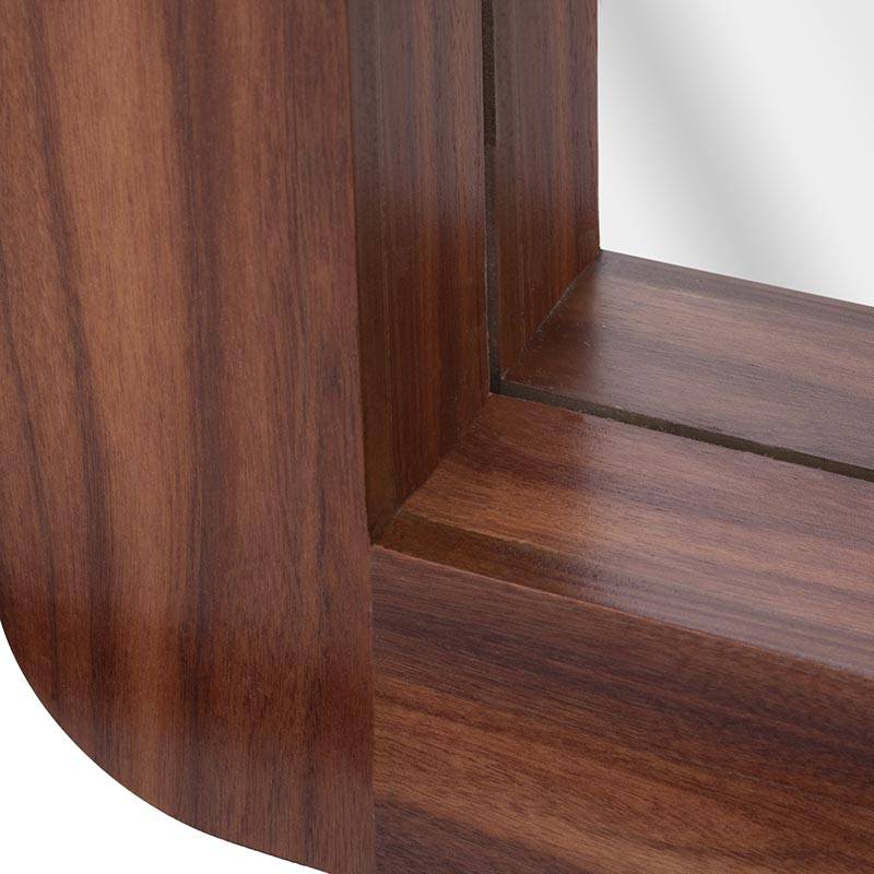 Espejo de pie de madera en tono caoba natural con marco elegante, parte del Juego de Recámara Arezzo de deurope.com.mx.