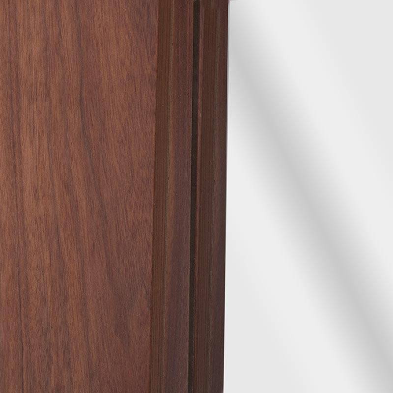 Espejo de pie en madera de tono café natural claro, de 60 cm de ancho y 170 cm de alto, parte del Juego de Recámara Arezzo.