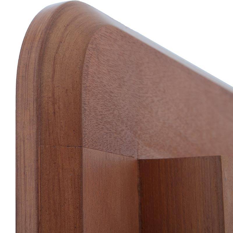Espejo de pie de madera en tono natural claro, con marco de chapa, de la recámara Arezzo 5 piezas, deurope.com.mx.