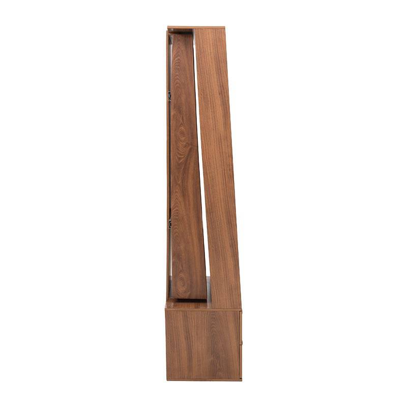 Espejo de pie Alejandria de madera industrializada con luz, frente de 70 cm, alto 177 cm, fondo 39 cm, en recámara de estilo moderno.