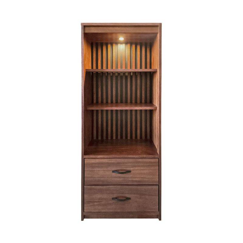 Librero de madera Bourbon de deurope.com.mx con estantes abiertos y diseño elegante para almacenamiento y decoración.