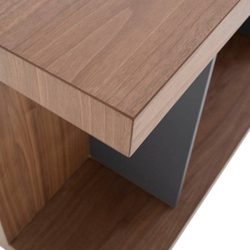 Librero Ariel de madera de nogal y acabado gris de estilo industrial, con dimensiones 110x60x30 cm, deoupe.com.mx