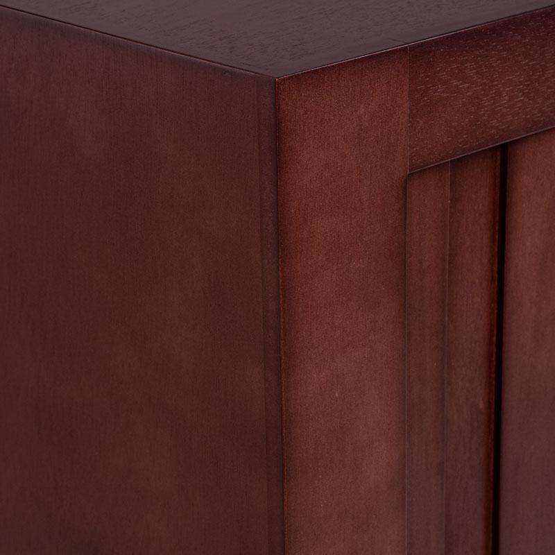 Librero superior Quebec de madera de nogal, encino y okumé, con puertas de chapa, en acabado natural y dimensiones 140x120x35 cm.