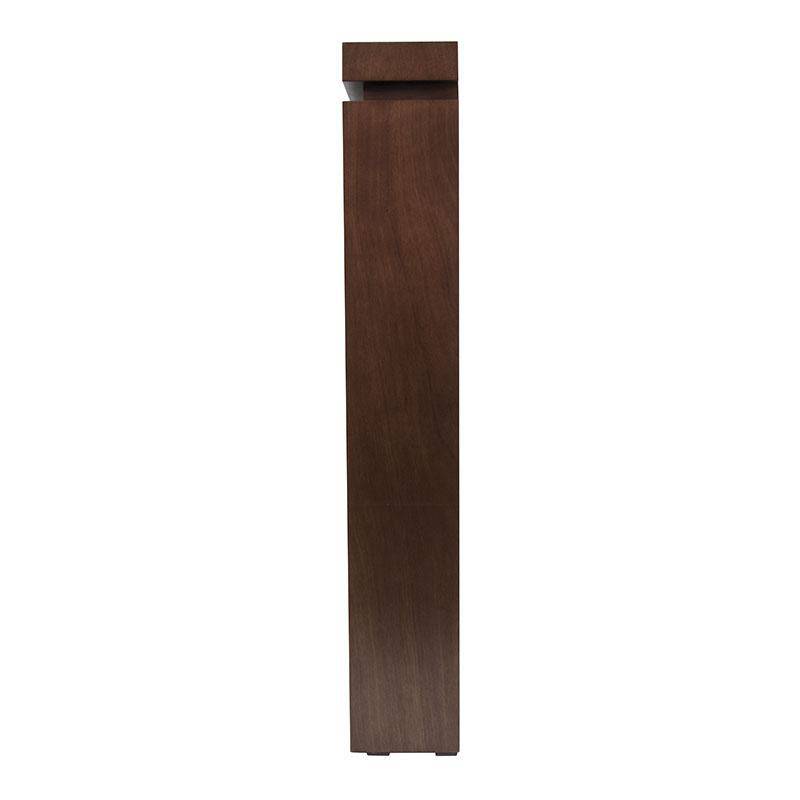 Librero Tamayo de madera en tono tabaco con chapa de caoba, de aproximadamente 80 cm de ancho y 190 cm de alto, en imagen.