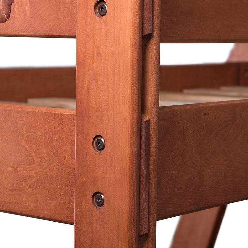 Litera Family de madera de pino con estructura industrial en color nogal, de 204 cm de alto y 160 cm de fondo.