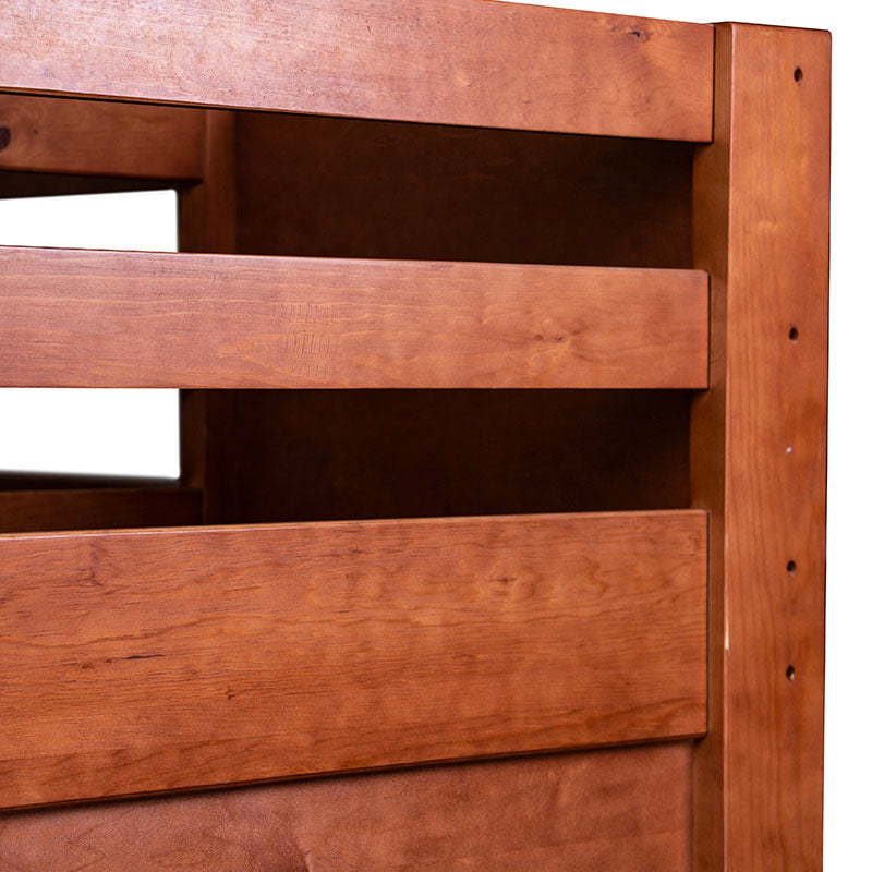 Cama alta Tenesse de madera de pino en color nogal, estructura de madera industrializada, vista frontal.