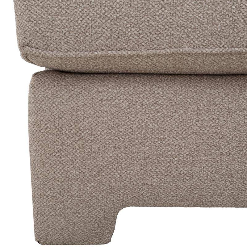 Juego de sala Quebec de 2 piezas en tejido plano con textura afelpada en color café, con loveseat y asiento decorativo.