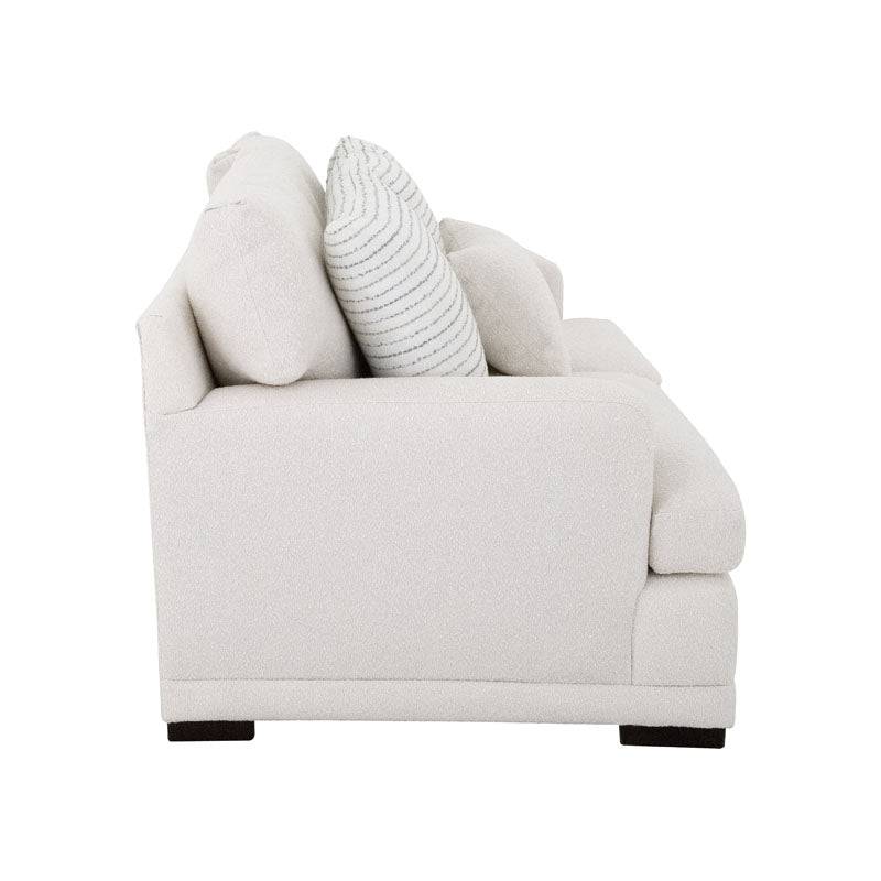 Sofá loveseat Oliver de deurope.com.mx, tapizado en tela gris, con cojines acolchados y estructura de madera moderna.