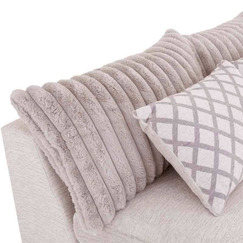 Módulo de sala San Miguel Loveseat Central de deurope.com.mx, asiento acolchado en tela gris con cojines.