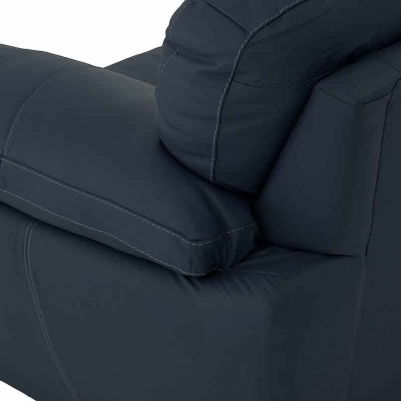 Juego de sala Carter de cuero en color moka con dos piezas, asiento y respaldo acolchados, en estilo moderno.