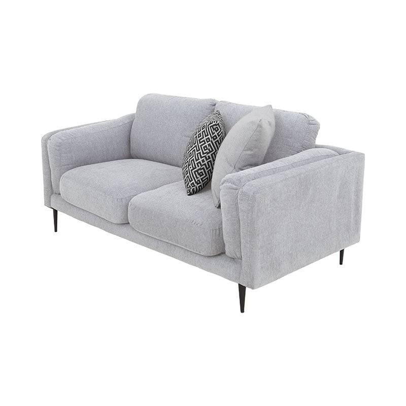 Juego de sala Alessandra de 2 piezas en tapiz negro, sofá loveseat con cojines y estructura moderna.