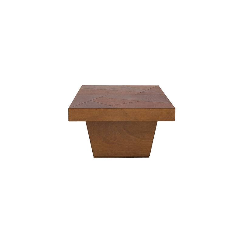 Mesa de centro Quetzal de madera de tzalam y chapa de okumé, con superficie de 120 cm, altura de 42 cm y fondo de 80 cm.