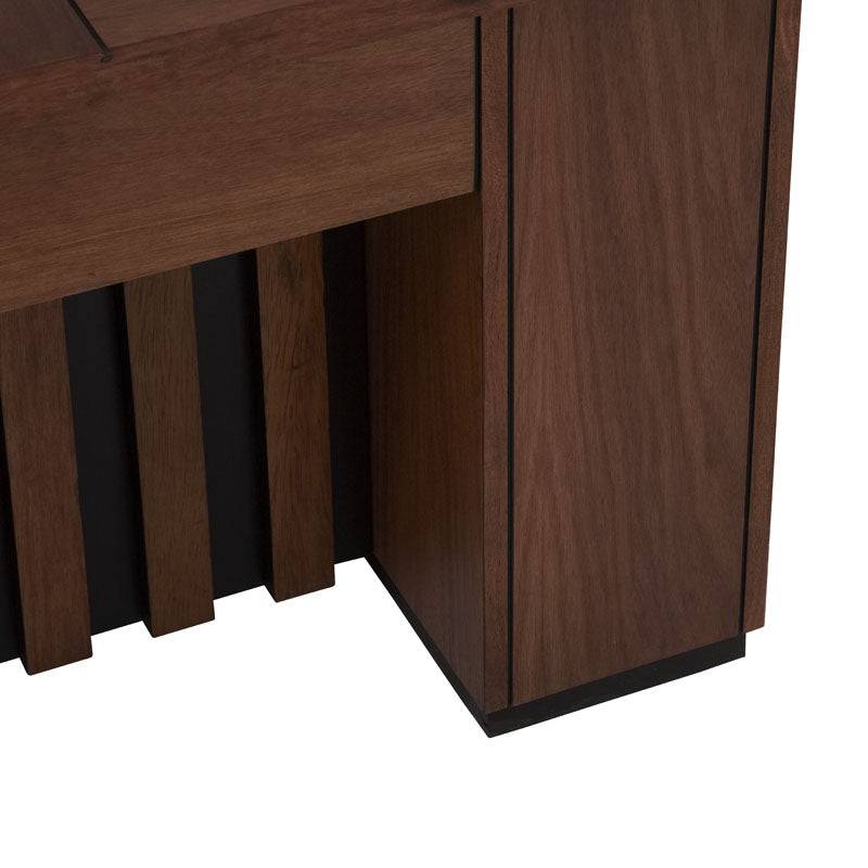 Mesa de centro Bourbon de deurope.com.mx, con acabado en madera y diseño elegante, visible en la imagen.