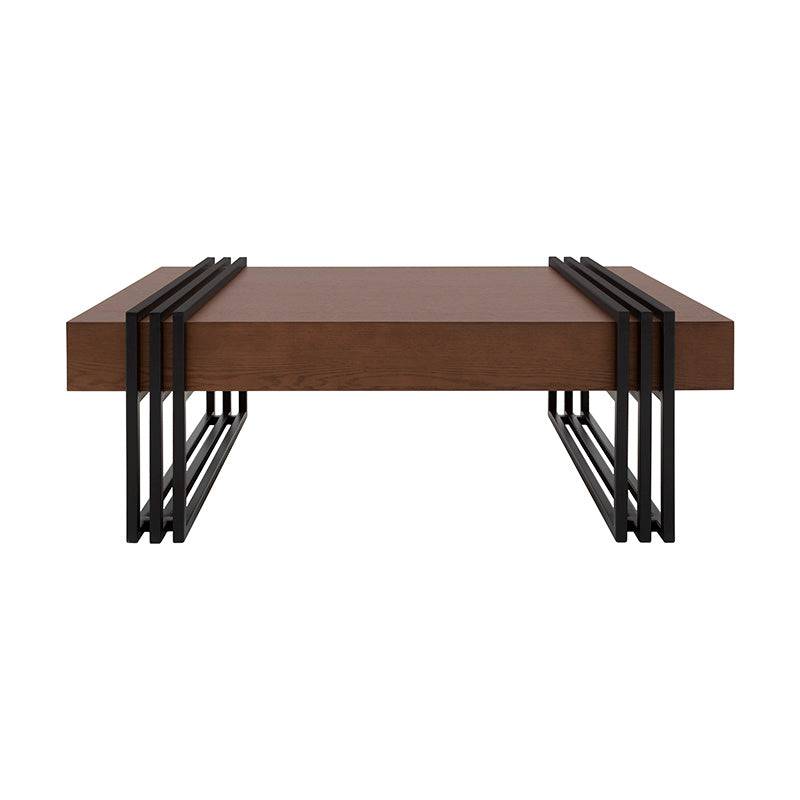 Mesa de centro Bennet de madera y metal en acabado nogal oscuro, estructura resistente, tamaño 110x45x70 cm, moderna y elegante.