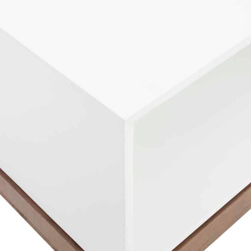 Mesa de centro Maui de deurope.com.mx, con superficie de madera industrializada en acabado nogal y blanco, 120x70x45 cm.