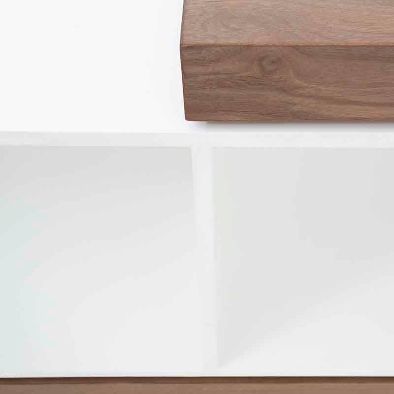Mesa de centro Maui de madera industrializada en nogal y blanco, con dimensiones de 120x70x45 cm, de deurope.com.mx