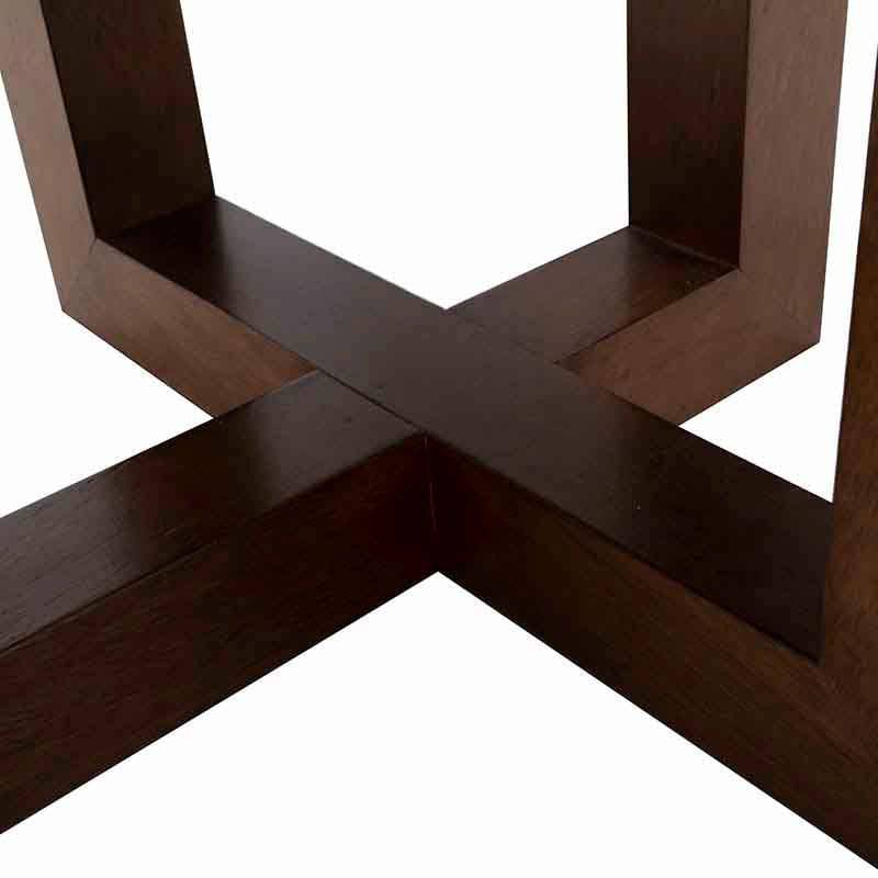 Mesa de centro Kaori deurope.com.mx con superficie de mármol veneciano y estructura de nogal, mide 110 cm de ancho y 45 cm de alto.