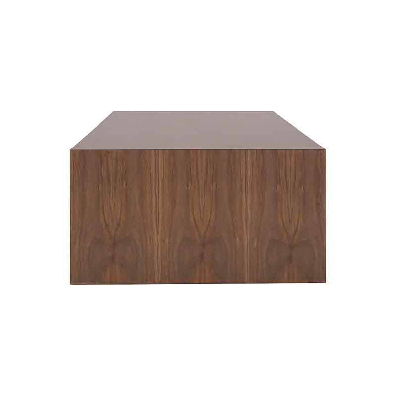 Mesa de centro Berne Made de nogal con chapa, superficie rectangular, 120 cm de largo, 45 cm de alto y 80 cm de fondo.