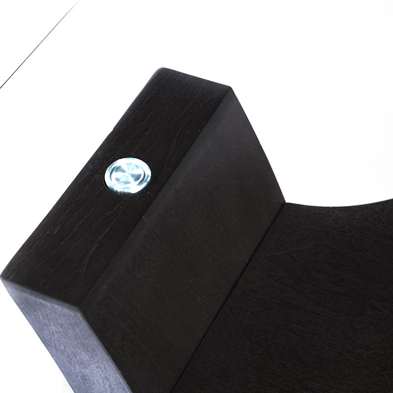 Mesa de centro Tulip de madera nogal con tapa de cristal, dimensiones 90x45x90 cm, diseñada por deurope.com.mx.