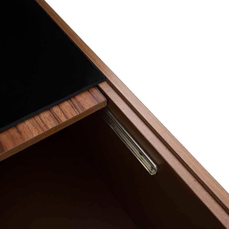 Mesa de centro Zile de Deurope, con superficie de madera industrializada y diseño rectangular, frente y fondo de 80 cm.