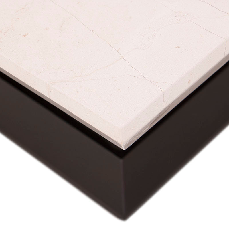 Mesa de centro Mond de Deurope con tapa de mármol y acabado en caoba, medidas 100x100 cm, altura 43 cm, estilo elegante.