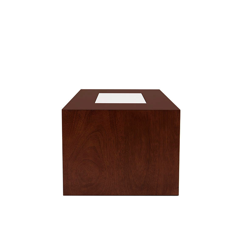 Mesa de centro Tamayo en chapa de caoba y placa de mármol, con dimensiones de 120 cm de largo, 45 cm de alto y 60 cm de fondo.