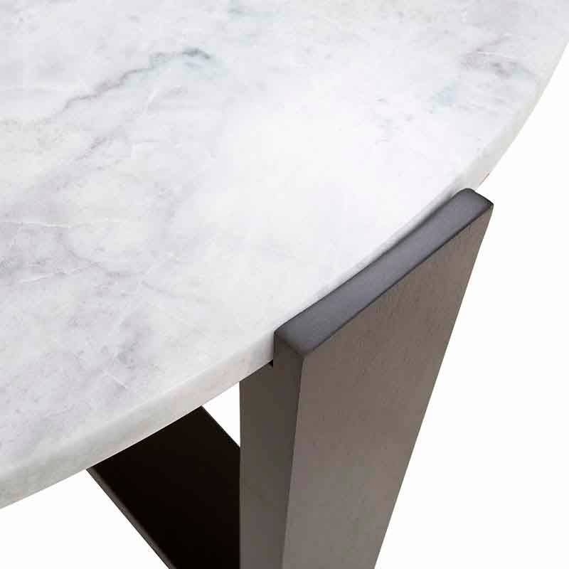 Mesa de centro Plati de Deurope.com.mx con estructura en wengué, tapa de mármol veneciano y diámetro de 100 cm.