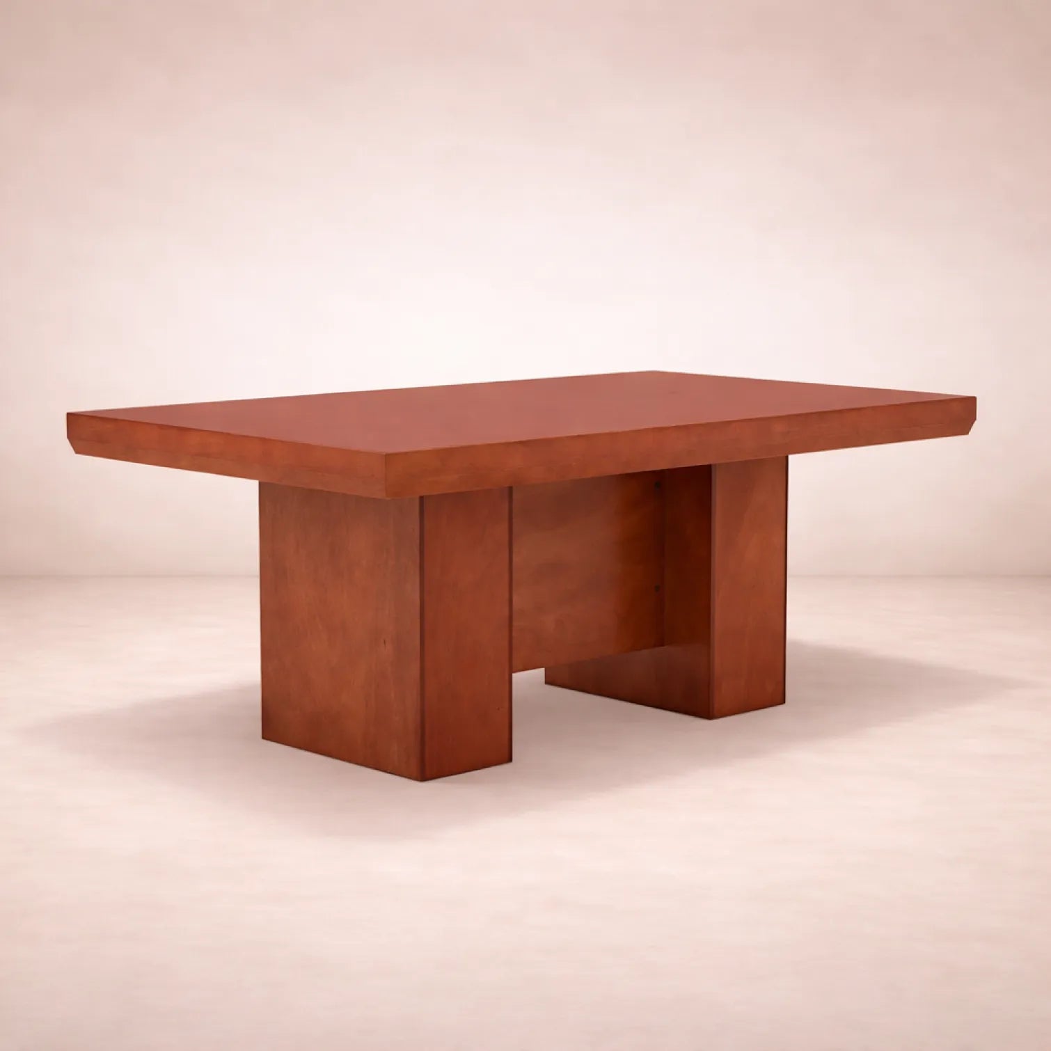 Juego de comedor Siena de madera en color almendra, mesa rectangular de 150 cm de largo y 75 cm de alto, vista frontal.