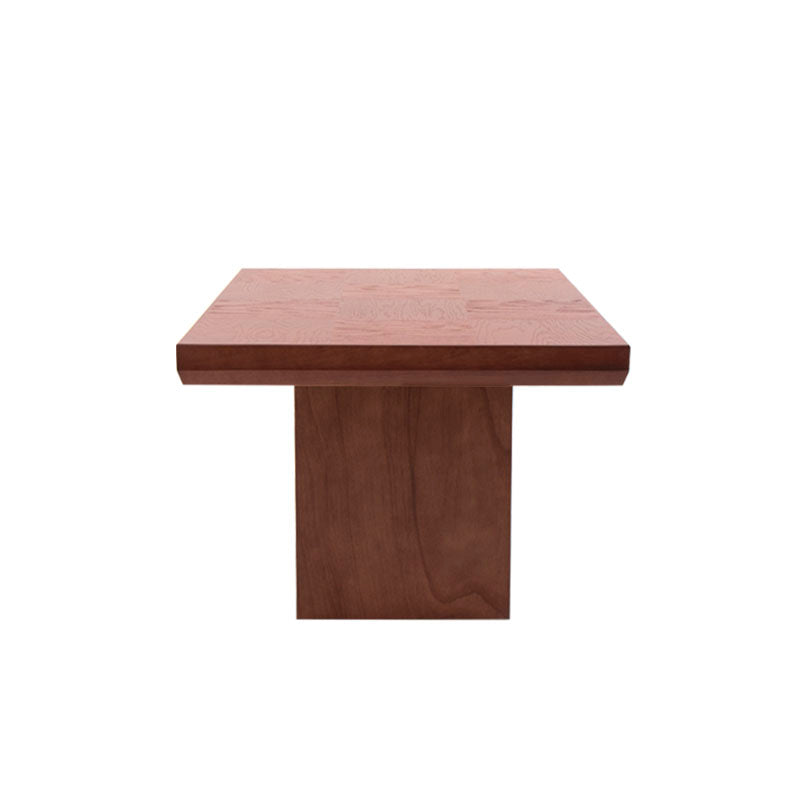 Juego de comedor Siena de madera en color café almendra con mesa de 150 cm de largo y 75 cm de alto, vista frontal.