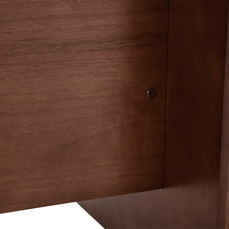 Mesa de comedor Siena de 9 piezas en color café almendra, con superficie de madera y dimensiones de 150x75 cm.