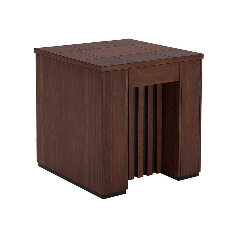 Mesa lateral Bourbon de madera de pino y tzalam, deurope.com.mx, con superficie de 60 cm de ancho, 64 cm de alto y fondo.