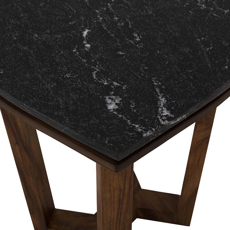 Mesa lateral Montecarlo de Deurope, madera y metal, con superficie rectangular y diseño moderno, ubicada en entorno interior.