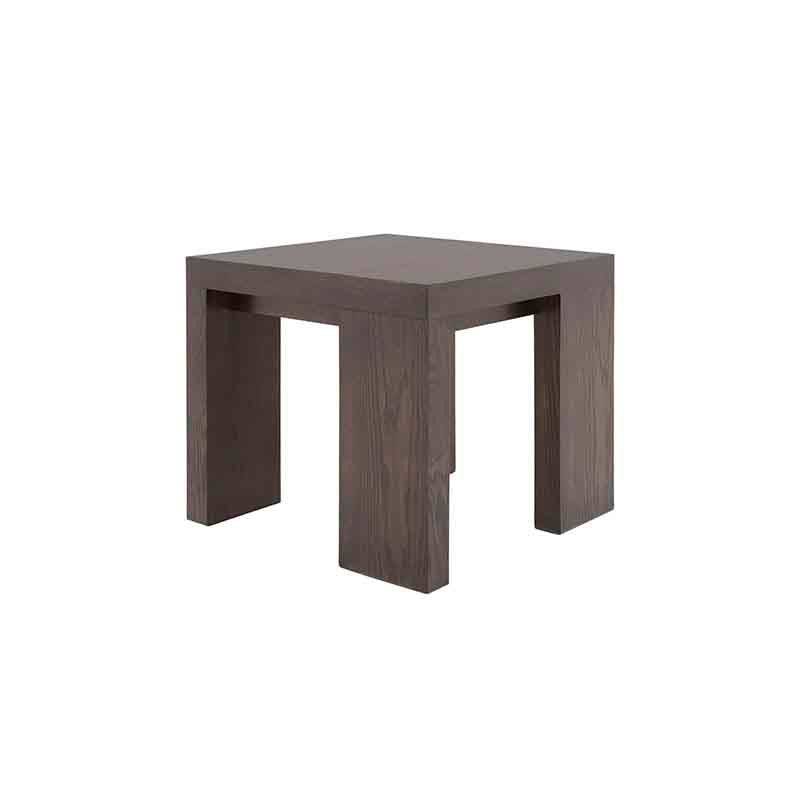 Mesa lateral Ripol de madera enchapada en encino, con acabado gris Ash oscuro, de 60 cm de ancho y 55 cm de alto.