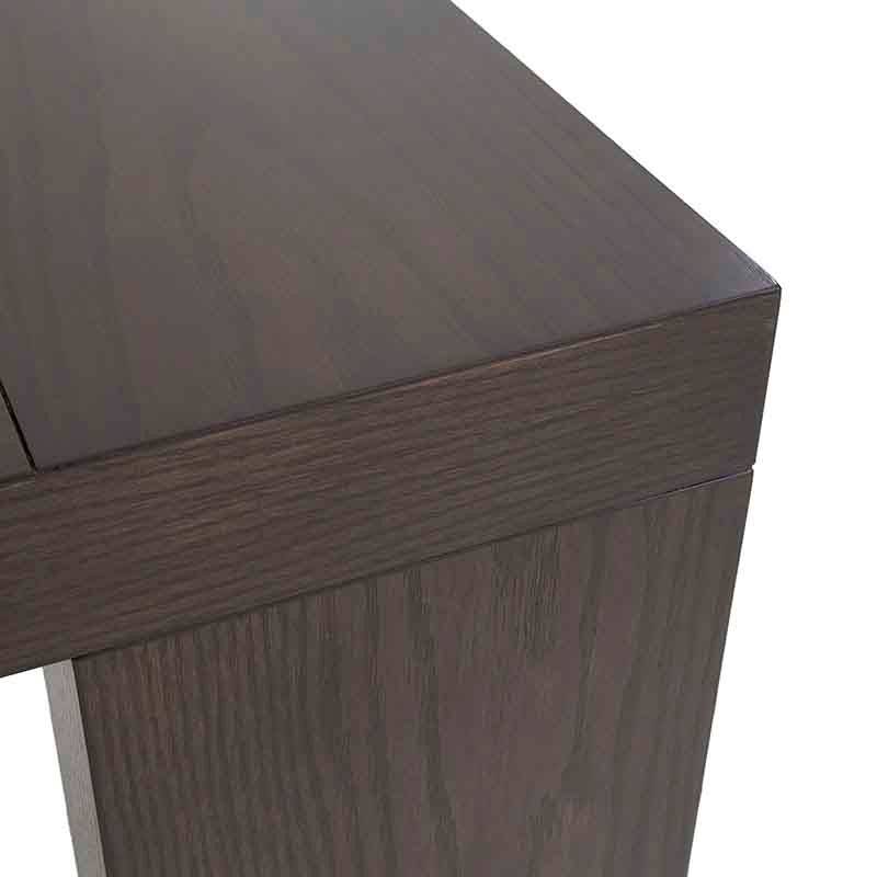 Mesa lateral Ripol de estilo industrial en madera enchapada en encino, color gris ash oscuro, con dimensiones de 60x55x60 cm.