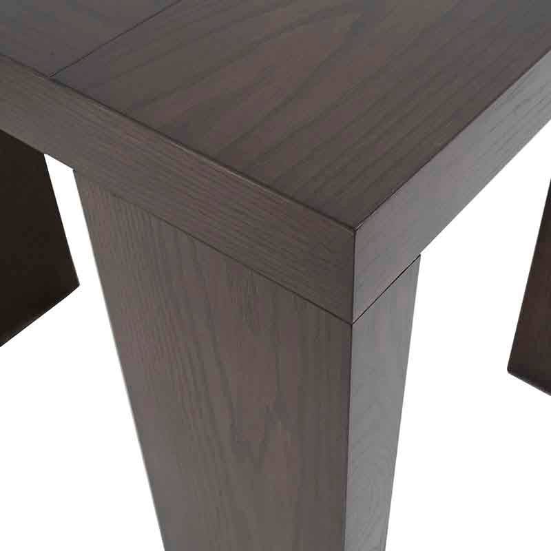 Mesa lateral Ripol de estilo industrial, en madera de encino enchapada gris ash oscuro, con dimensiones de 60x55x60 cm.