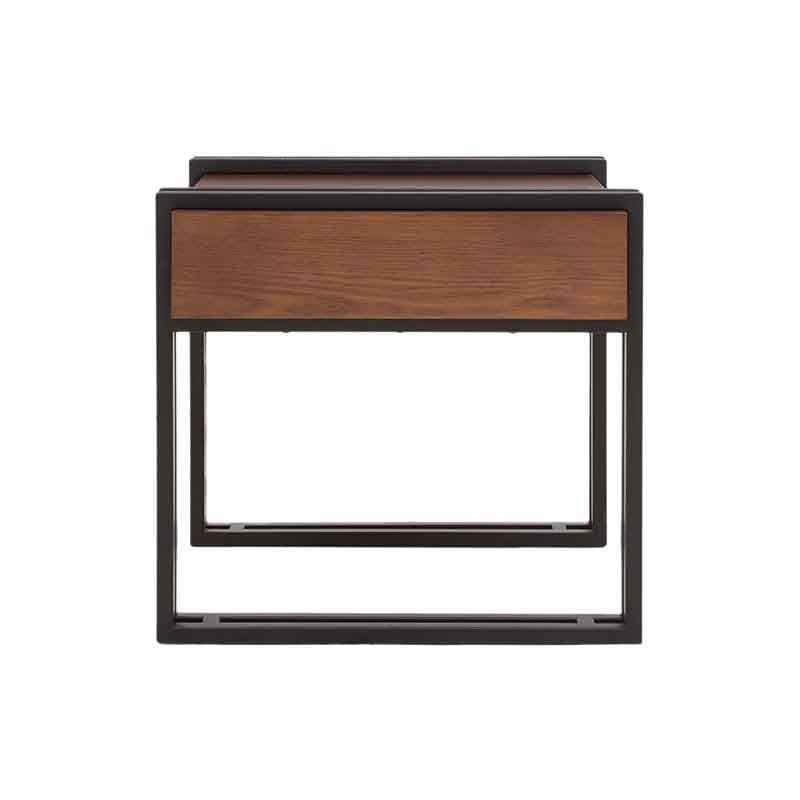 Mesa lateral Bennet de Deurope en negro nogal con estructura metálica y chapa de encino, frente de 50 cm.
