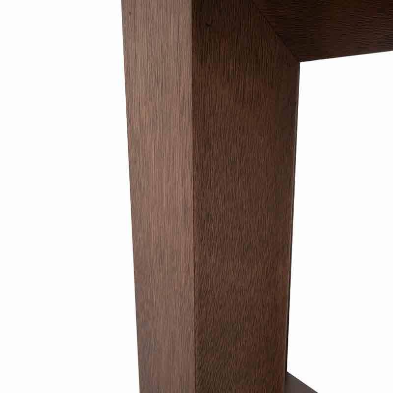 Mesa lateral Kaori deurope.com.mx con acabado en nogal y superficie de mármol veneciano, tamaño 60x54x60 cm.