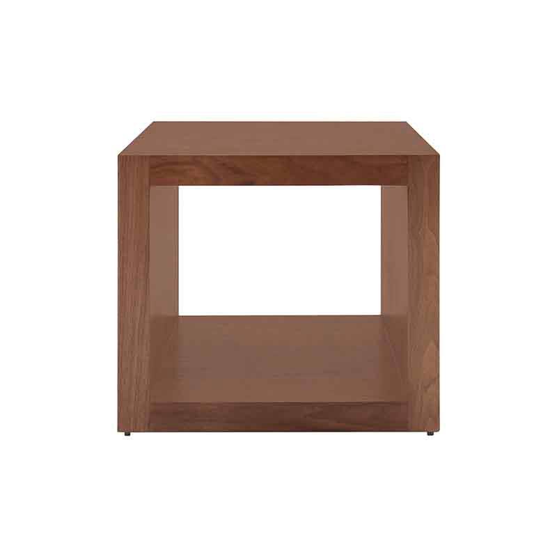 Mesa lateral Berne Made de nogal con chapa de nogal, frente de 60 cm, altura de 57 cm y fondo de 60 cm, para sala o dormitorio.