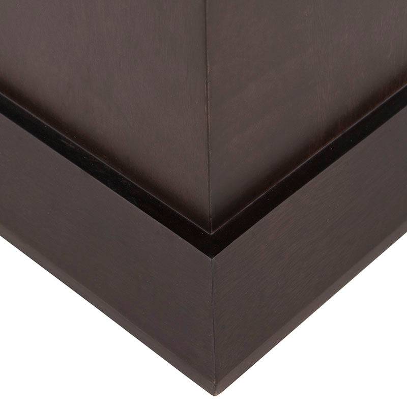 Mesa lateral Mond de Deurope, con chapa de caoba y cubierta de mármol en color tabaco, de 60x50x60 cm, estilo elegante.