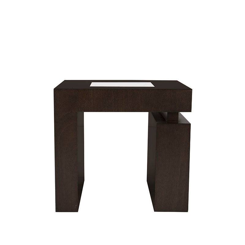 Mesa lateral Tamayo de Deurope con chapa de caoba y placa de mármol en color tabaco, medidas 60x60x60 cm.