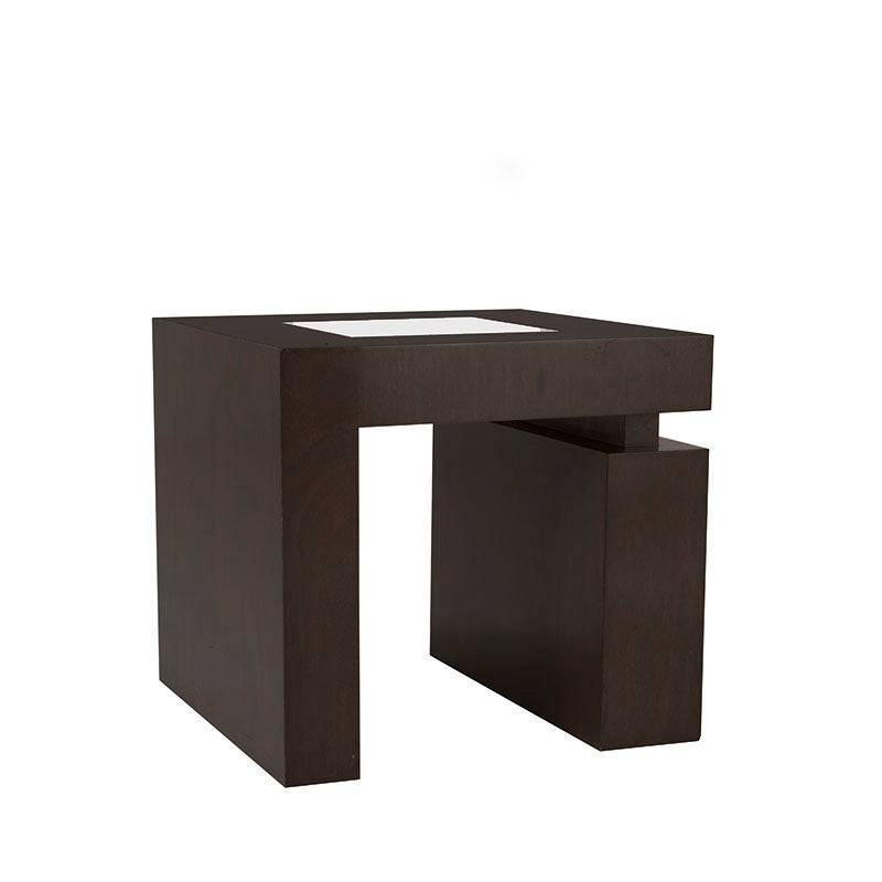 Mesa lateral Tamayo de madera de caoba con placa de mármol, en color tabaco, con dimensiones de 60 cm de frente, alto y fondo.