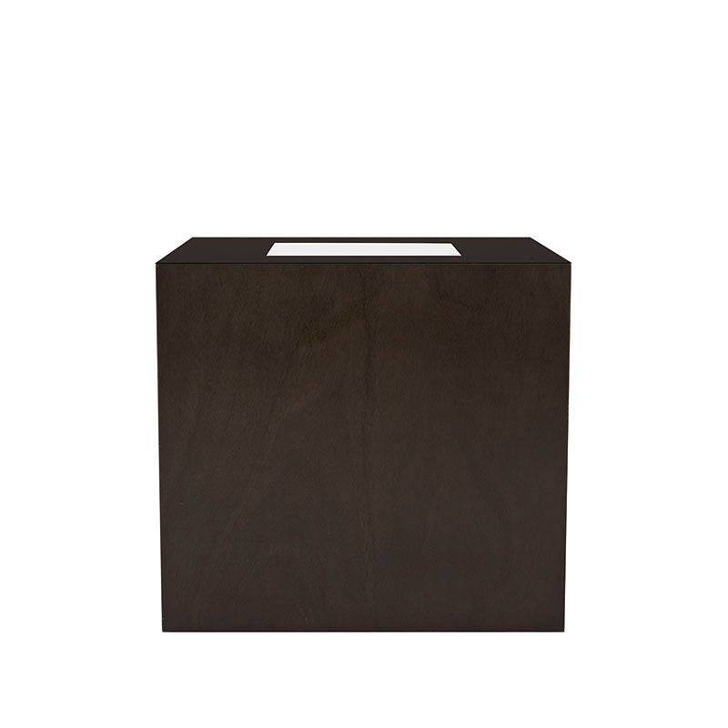 Mesa lateral Tamayo de madera con chapa de caoba y placa de mármol en color tabaco, dimensiones 60x60x60 cm.