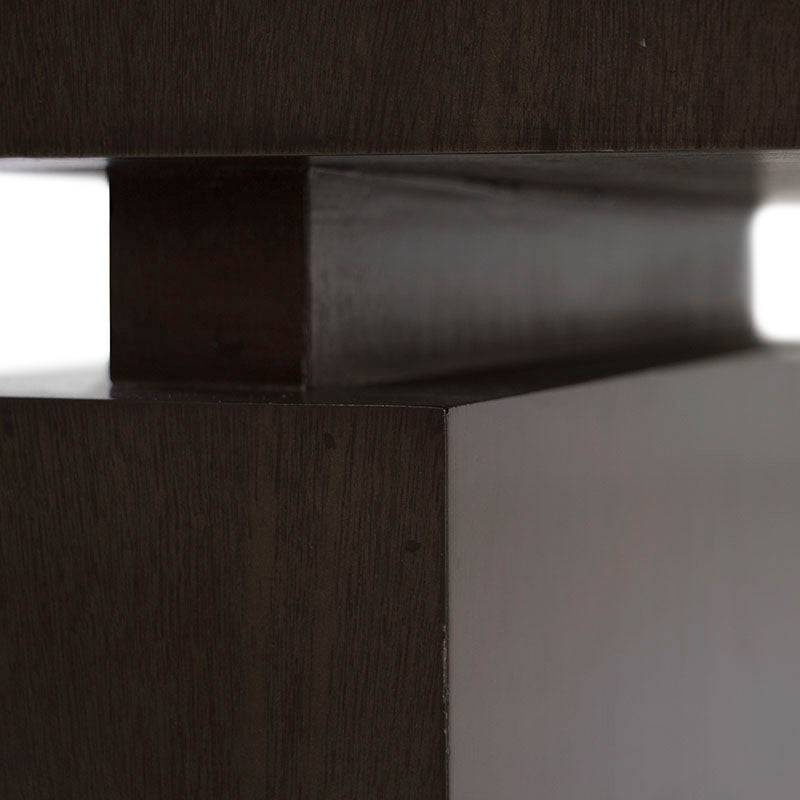 Mesa lateral Tamayo de madera en tono tabaco con chapa de caoba y placa de mármol, tamaño 60x60x60 cm, deurope.com.mx